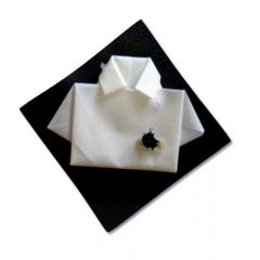 Serviette imitation tissu en forme de chemisier et fleur pour les dames.