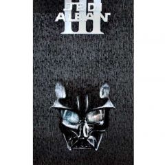 Chemin de table en tissu épais avec reliefs argentés, prénom façon Star Wars et peinture du masque de Dark Vador.