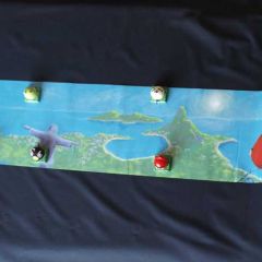 Chemin de table avec peinture de paysage style décor de jeux sur tablette et insertion de texte.